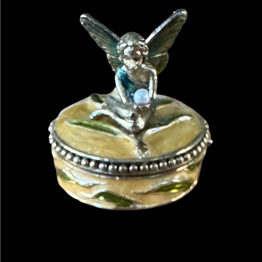 Fairy Holding Faux Pearl Mini Trinket Box - Picture 2 of 7